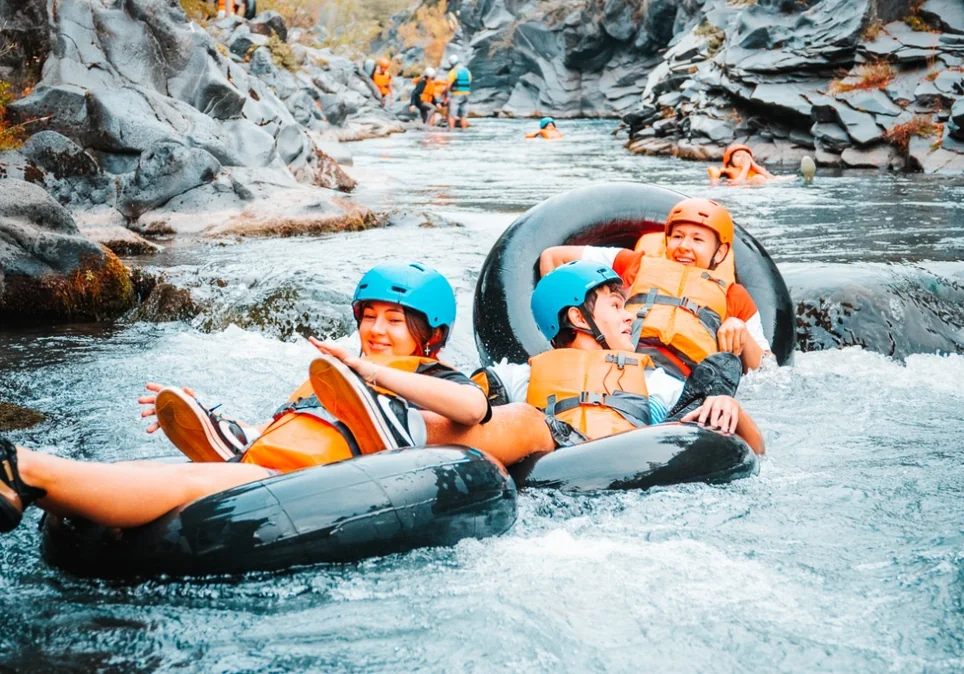 Aventura grupal en el río